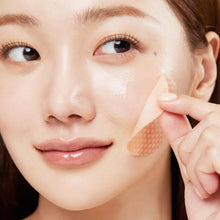 Load image into Gallery viewer, Medicube Red Succinc Acid peeling pad 70pads 155g ميديكيوب بادز تقشير جلد الميت وتوحيد البشرة وتقليل الحبوب والمسام والبثور
