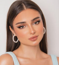 Load image into Gallery viewer, Huda beauty coral palette
